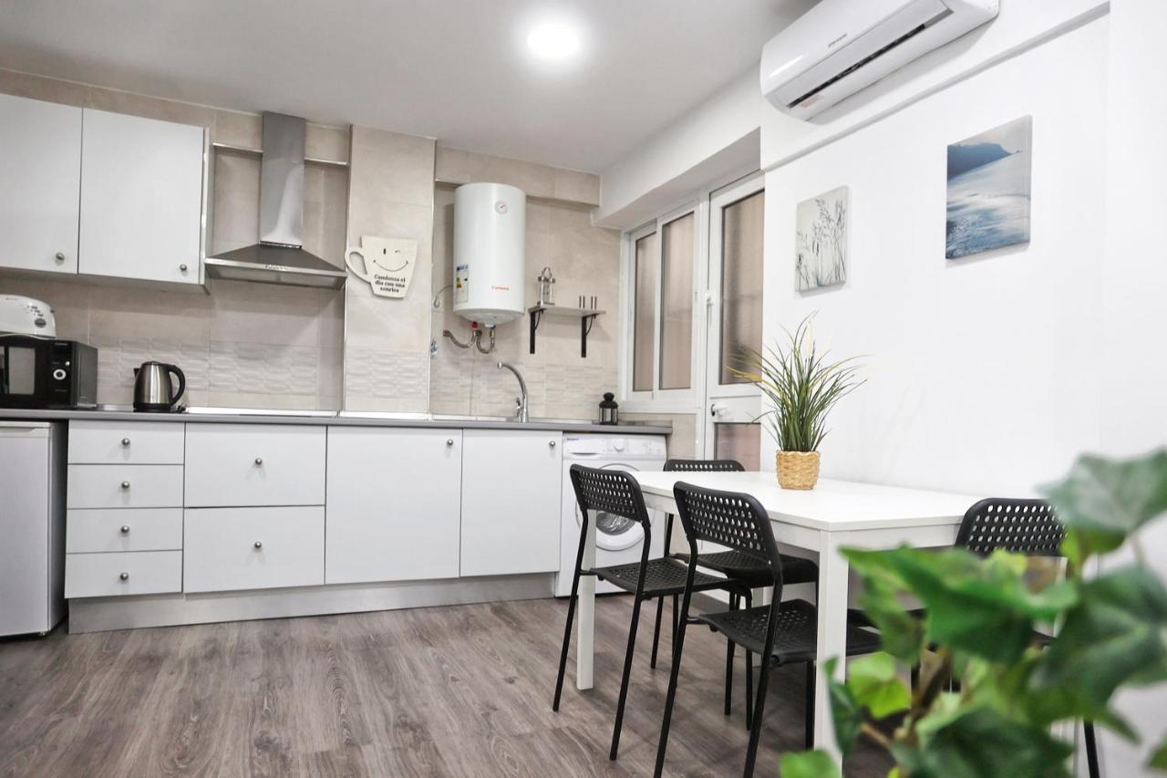 Holidays2Malaga Goya - Zona Huelin & 500 Mts De La Playa Appartement Buitenkant foto