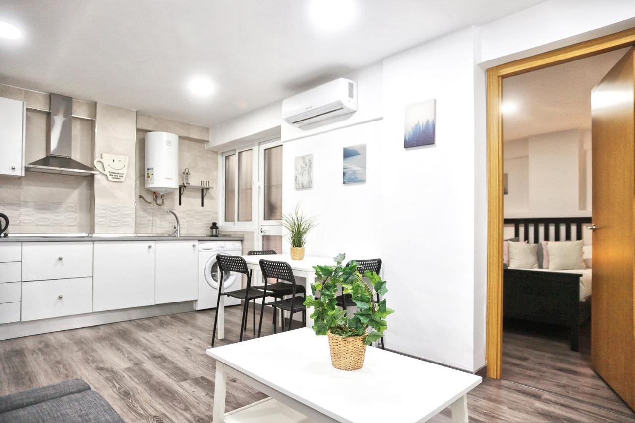 Holidays2Malaga Goya - Zona Huelin & 500 Mts De La Playa Appartement Buitenkant foto