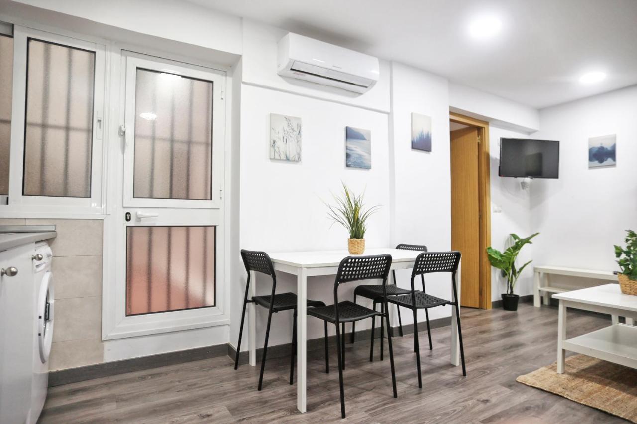 Holidays2Malaga Goya - Zona Huelin & 500 Mts De La Playa Appartement Buitenkant foto