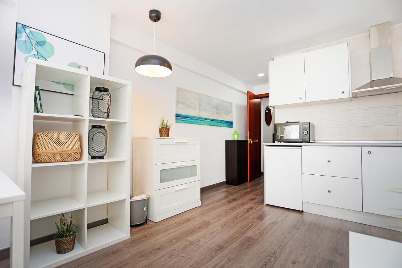 Holidays2Malaga Goya - Zona Huelin & 500 Mts De La Playa Appartement Buitenkant foto