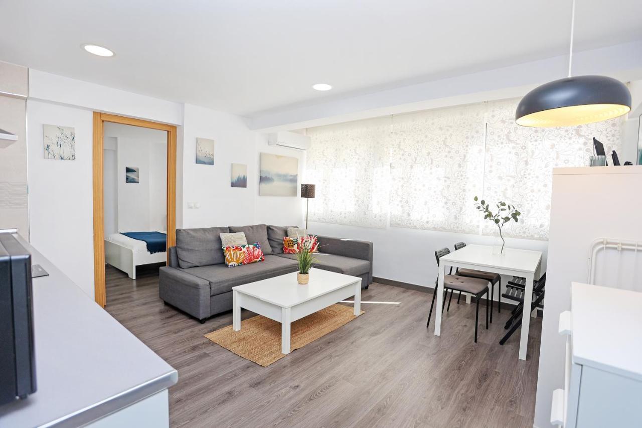Holidays2Malaga Goya - Zona Huelin & 500 Mts De La Playa Appartement Buitenkant foto