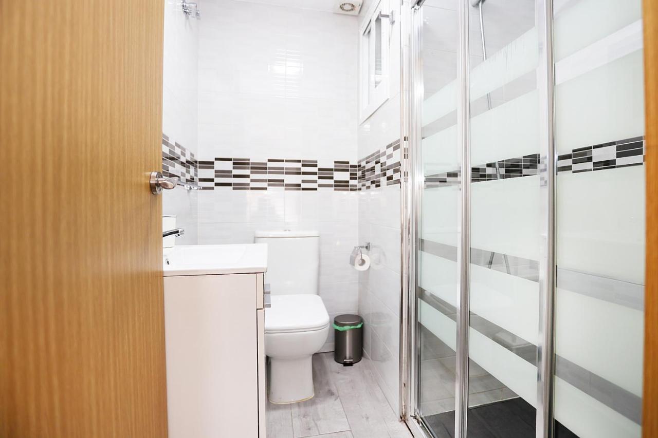 Holidays2Malaga Goya - Zona Huelin & 500 Mts De La Playa Appartement Buitenkant foto